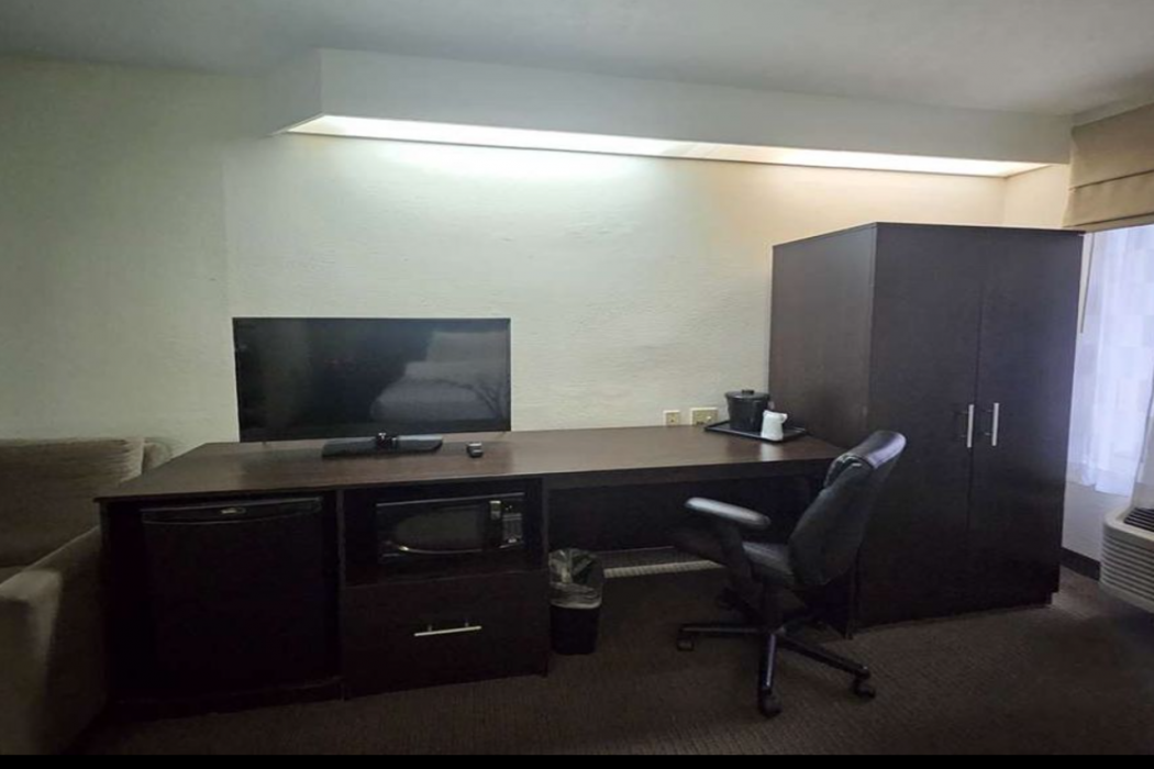 SureStay by Best Western Summerville Flowertown 12/25