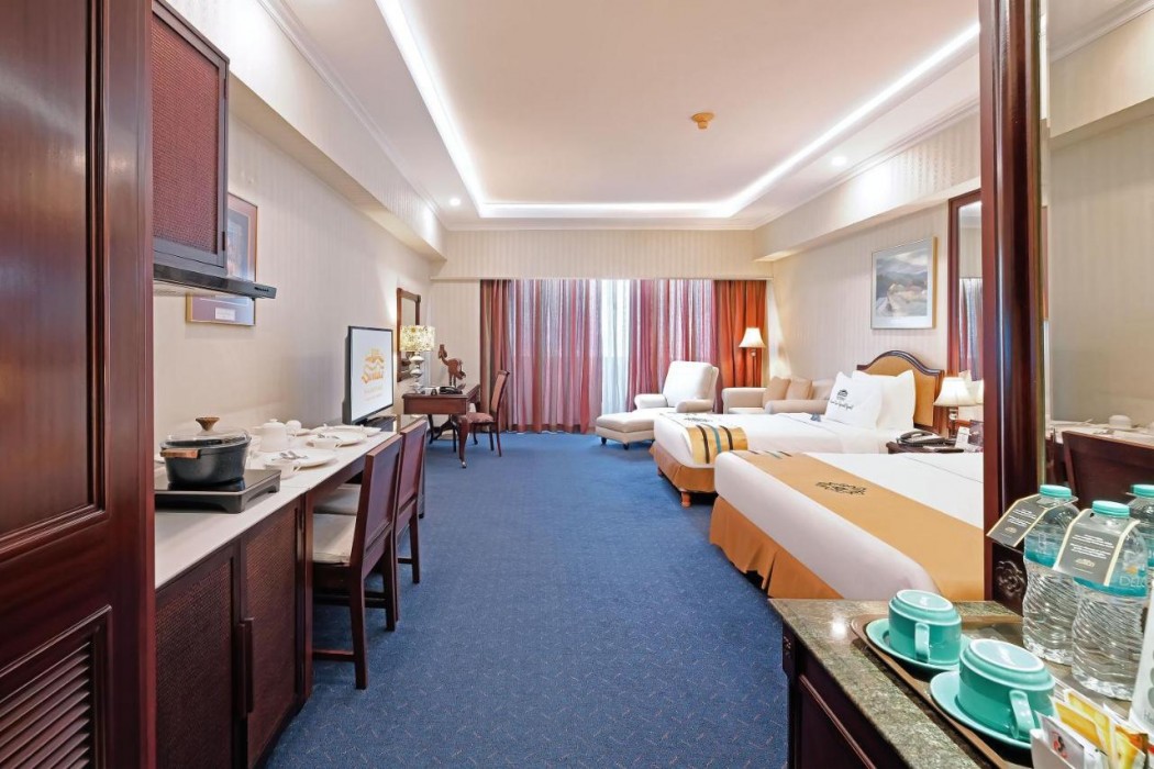 Sunlake Waterfront Resort and Convention 15/56