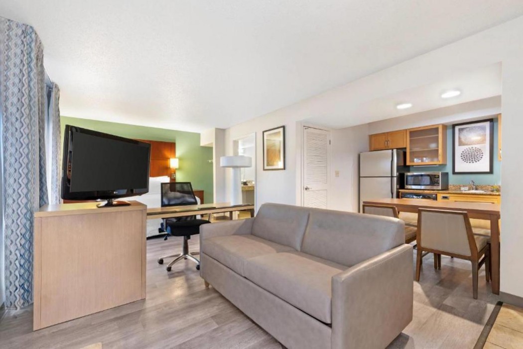 MainStay Suites St. Louis - Galleria 14/29