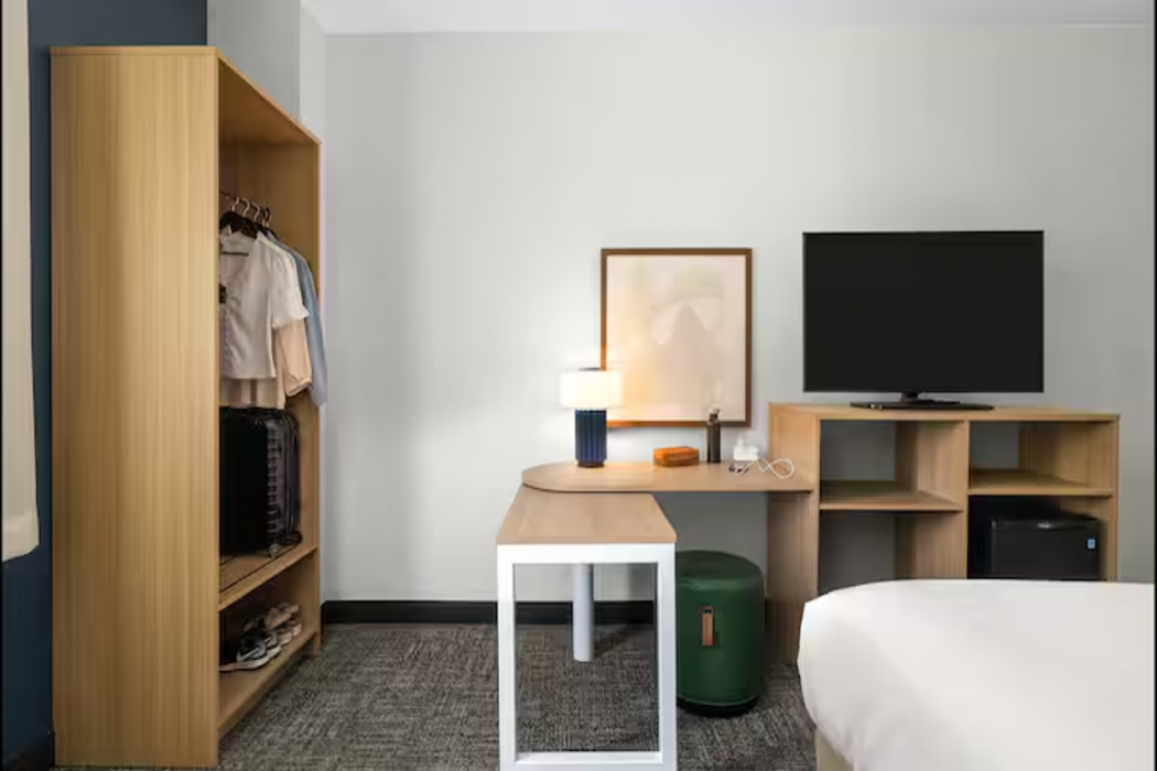 Spark by Hilton Montreal Brossard 5/24