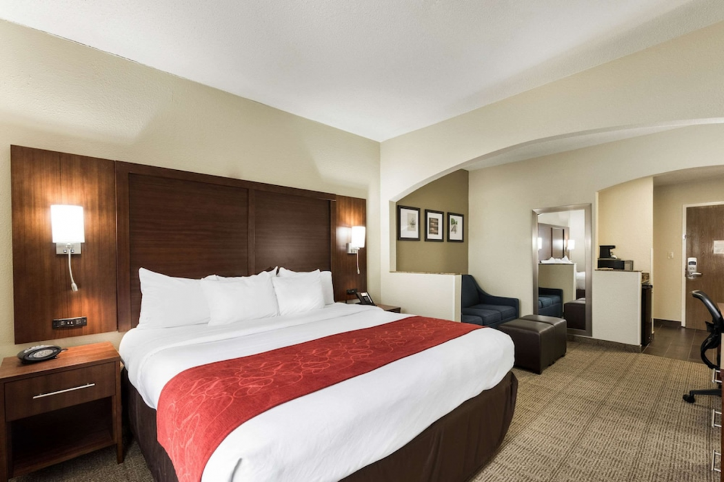 Comfort Suites Monroe 18/35
