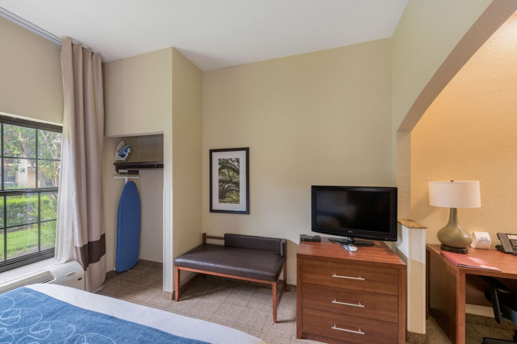 Comfort Suites Monroe 16/35