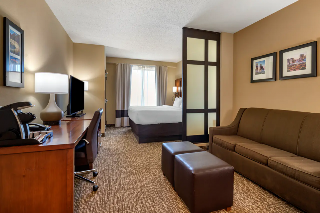 Comfort Suites Huntersville near Lake Norman 8/21