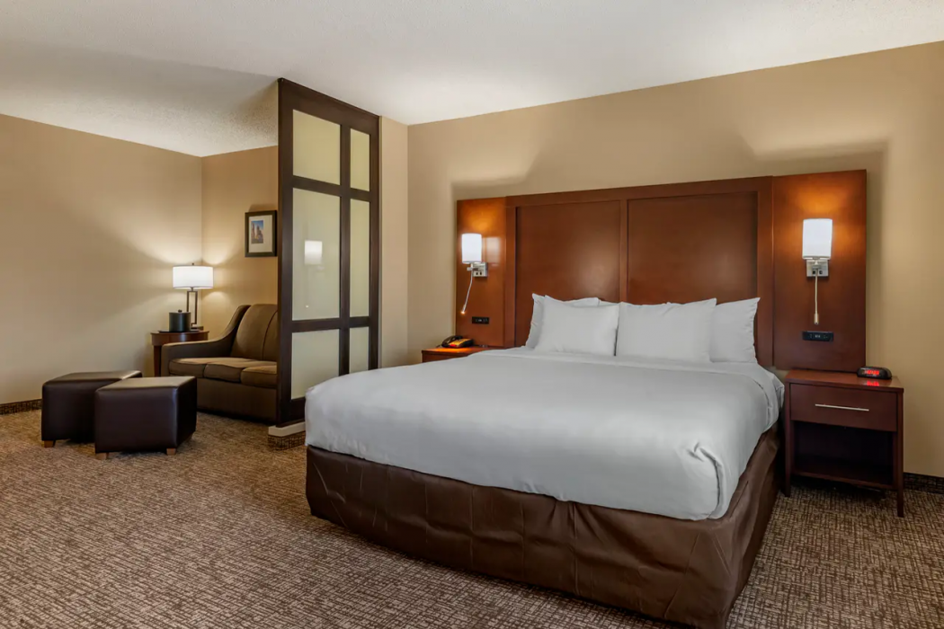Comfort Suites Huntersville near Lake Norman 7/21