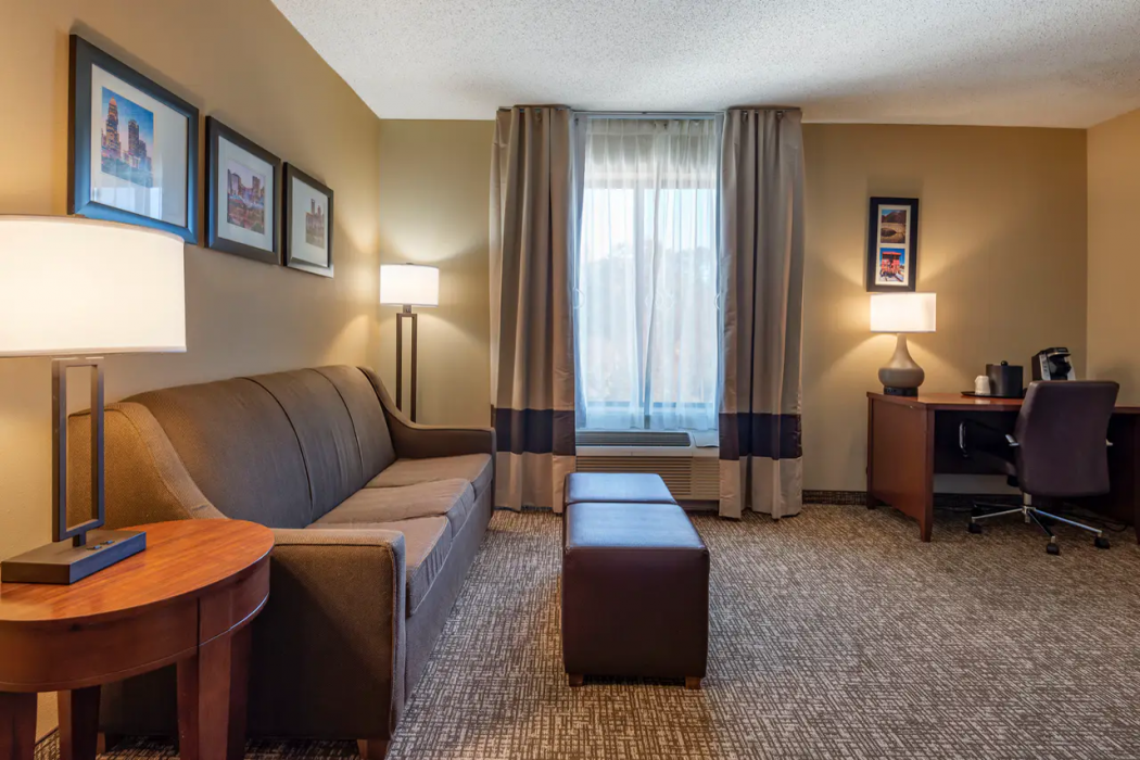 Comfort Suites Huntersville near Lake Norman 12/21