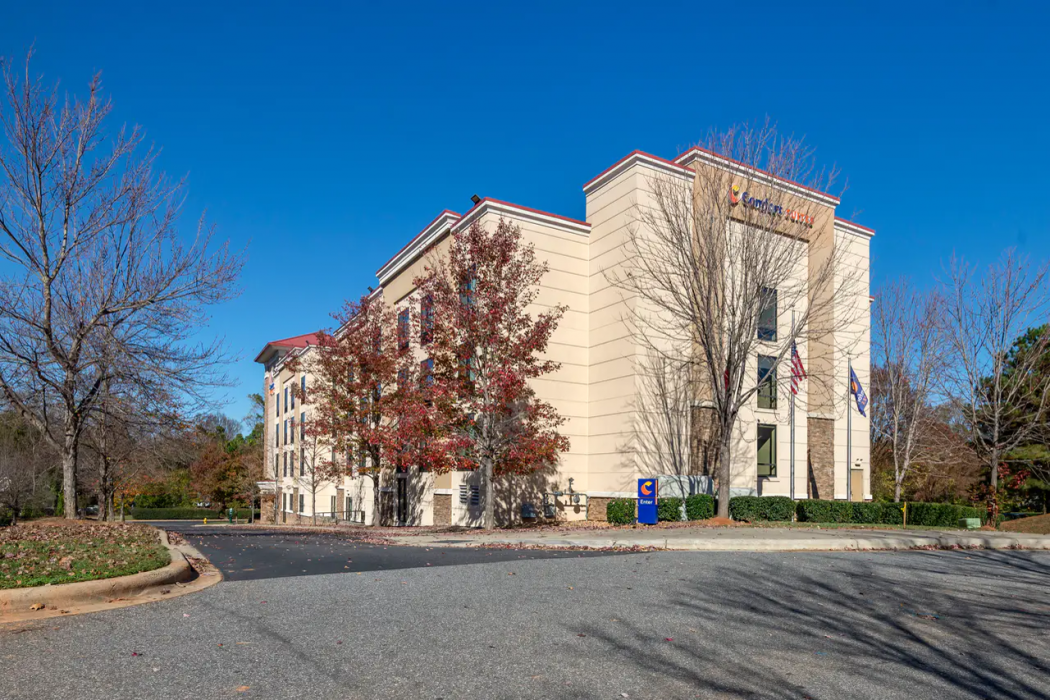 Comfort Suites Huntersville near Lake Norman 2/21