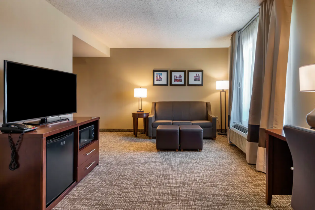 Comfort Suites Huntersville near Lake Norman 11/21