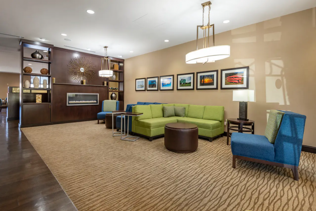 Comfort Suites Huntersville near Lake Norman 4/21