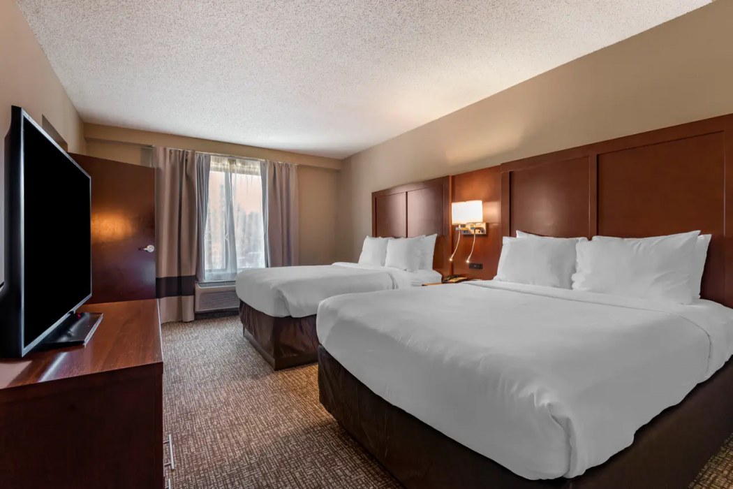 Comfort Suites Huntersville near Lake Norman 10/21