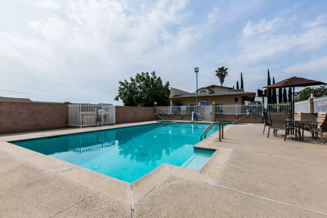 Rodeway Inn Beaumont 1-10 14/18