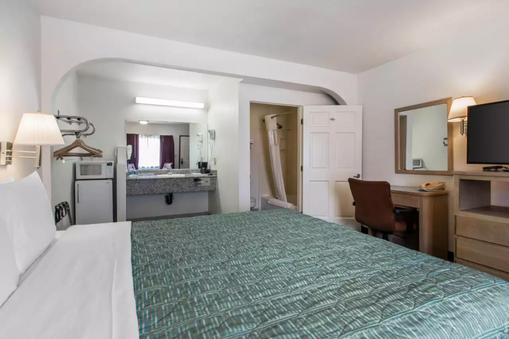 Rodeway Inn Beaumont 1-10 9/18