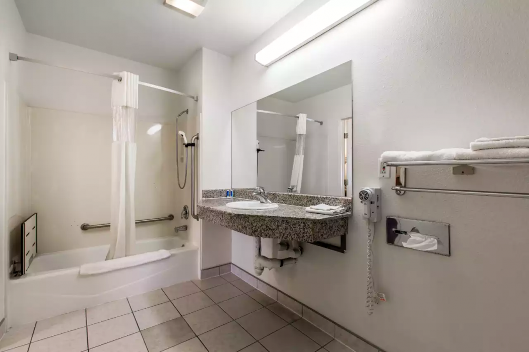 Rodeway Inn Beaumont 1-10 12/18