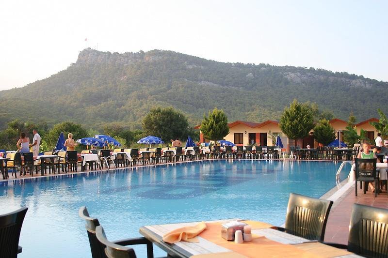 Aura Resort 10/11