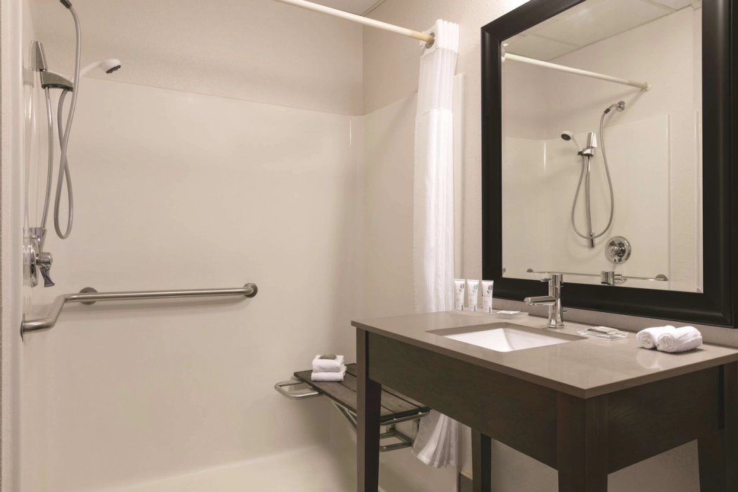 Country Inn and Suites by Radisson, Port Clinton, OH 8/24