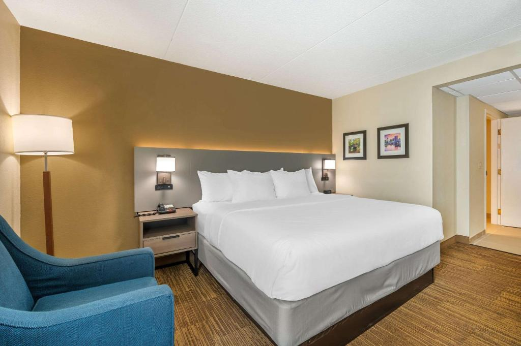 Comfort Inn & Suites East Hartford - Hartford 8/20