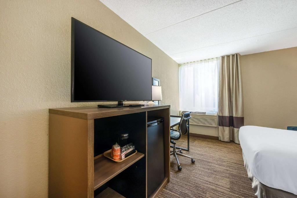 Comfort Inn & Suites East Hartford - Hartford 6/20