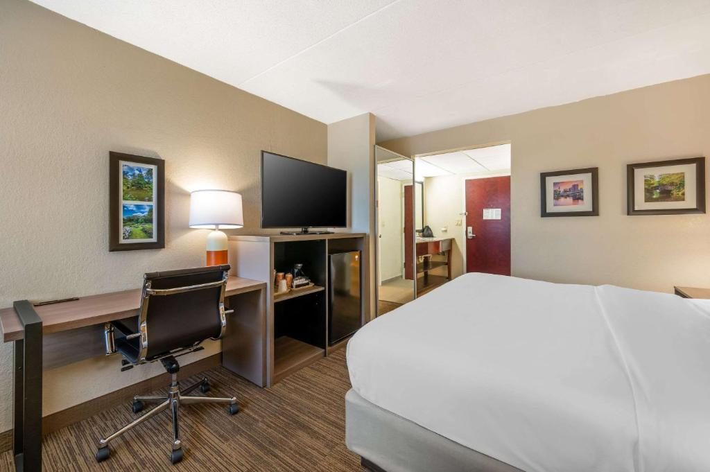 Comfort Inn & Suites East Hartford - Hartford 4/20