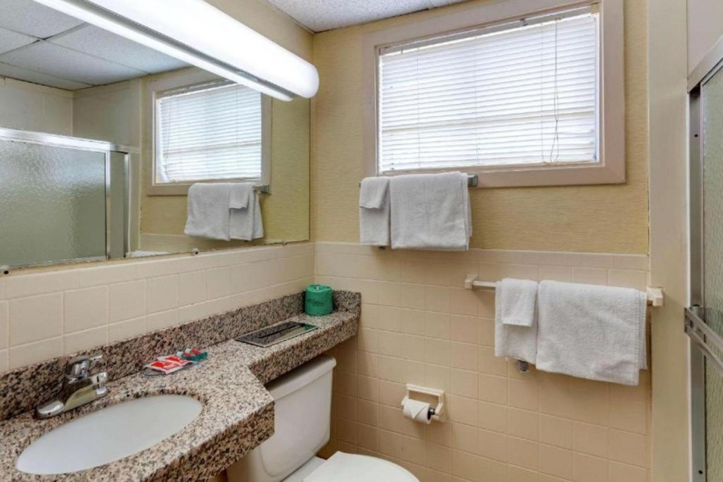 Economy Inn East Hartford CT 11/60