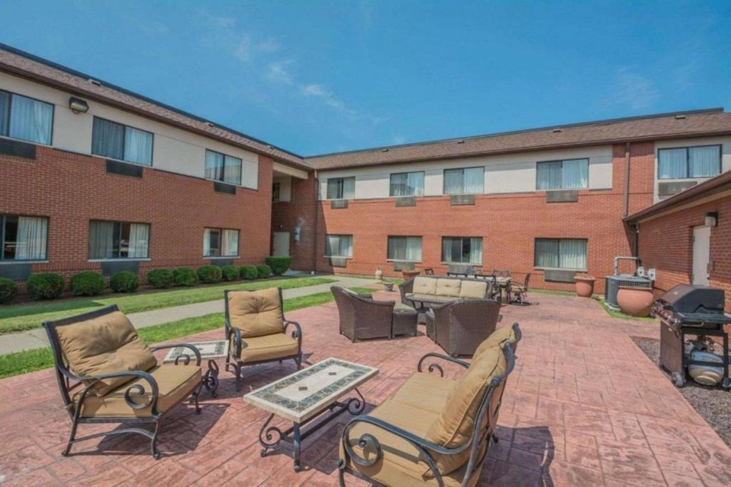Quality Inn Corning, NY 13/32