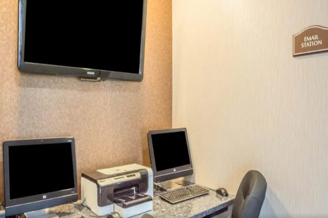 Quality Inn Corning, NY 14/32