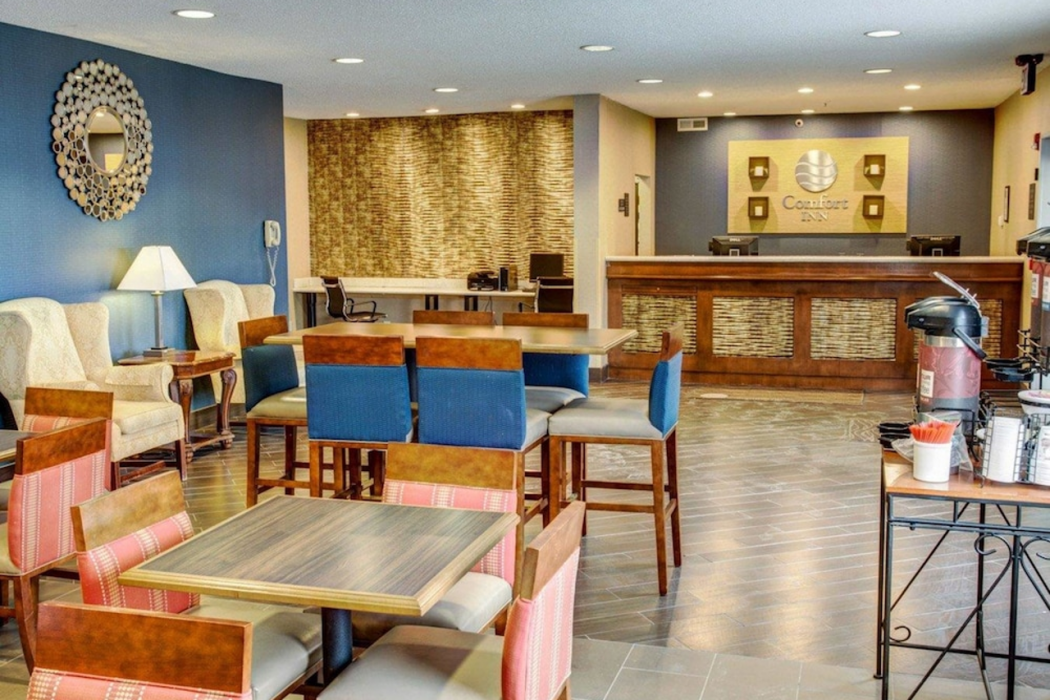 Comfort Inn & Suites North Greenfield 8/21