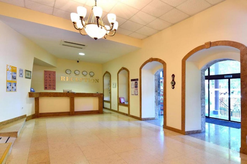 Estreya Palace 7/63