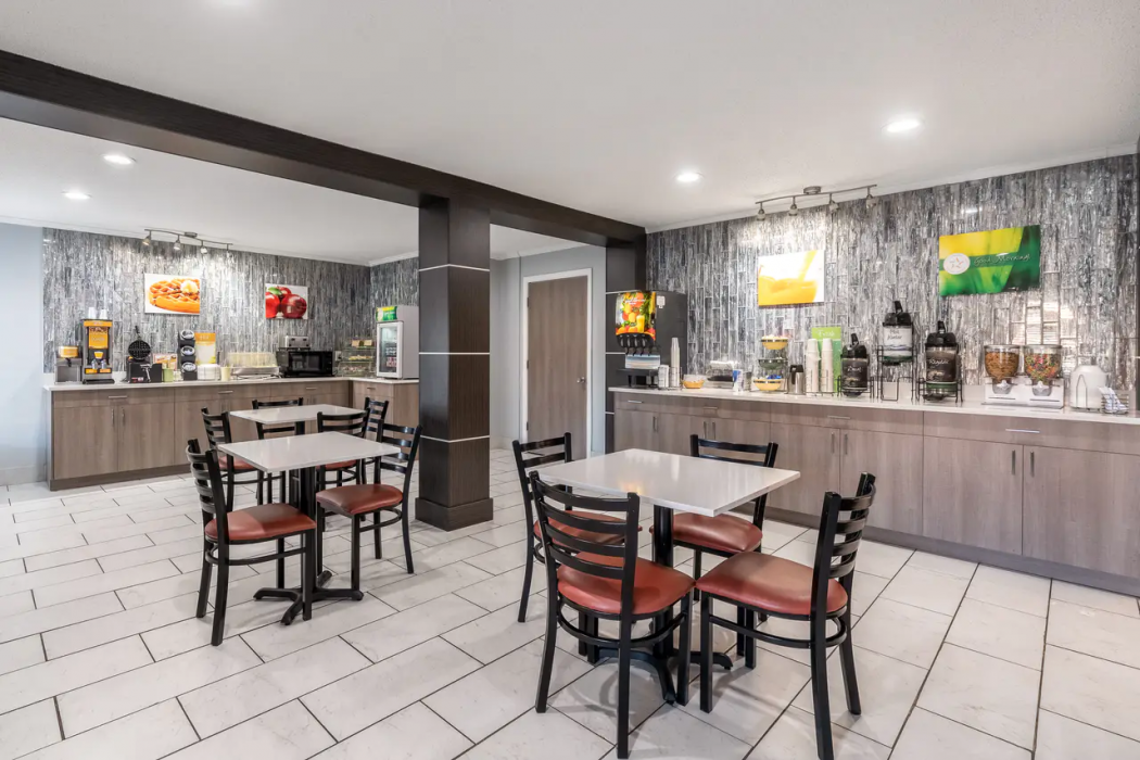 Quality Inn Cleveland North 10/18