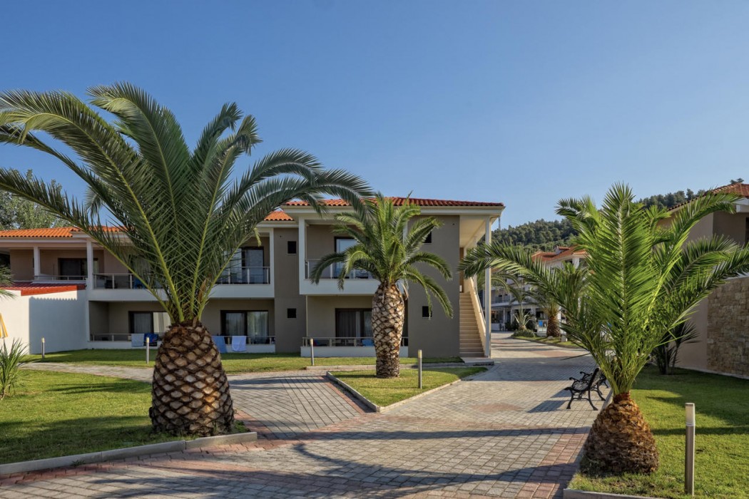 Lagomandra Beach Hotel and Suites 39/71