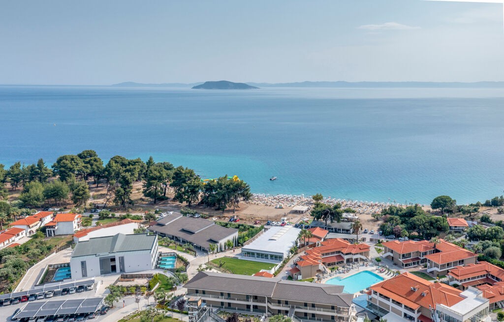 Lagomandra Beach Hotel and Suites 1/71