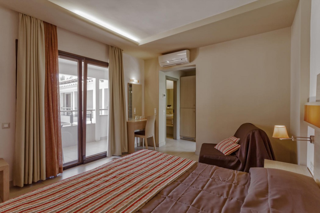 Lagomandra Beach Hotel and Suites 19/71