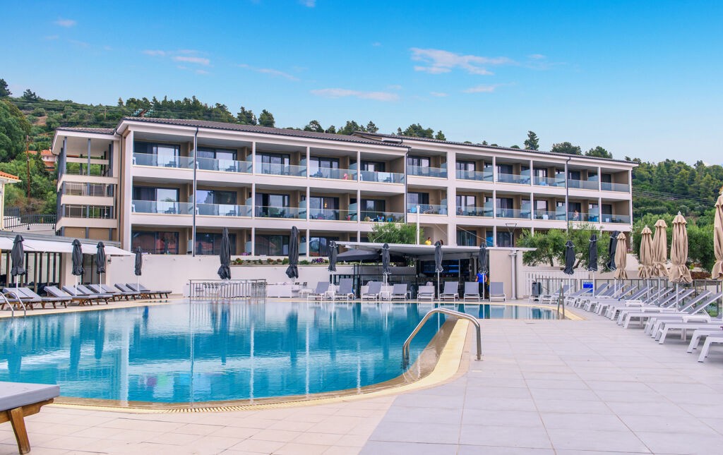 Lagomandra Beach Hotel and Suites 2/71
