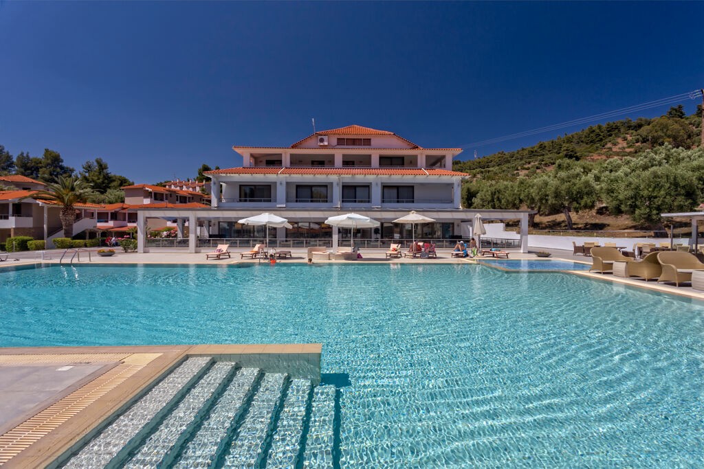 Lagomandra Beach Hotel and Suites 3/71