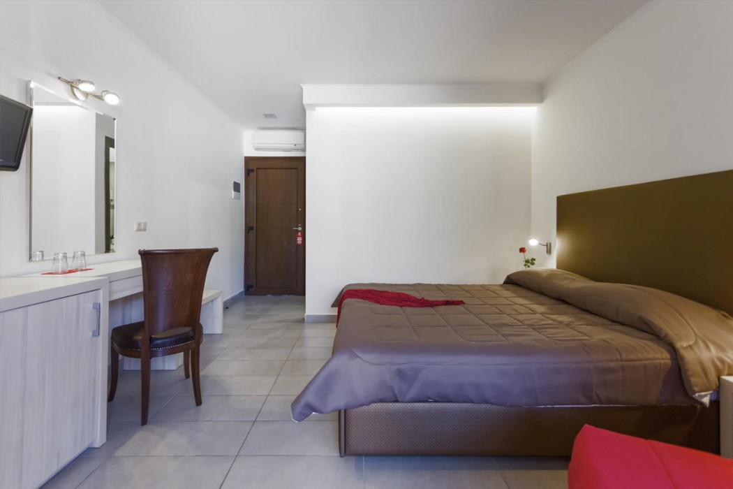 Lagomandra Beach Hotel and Suites 18/71