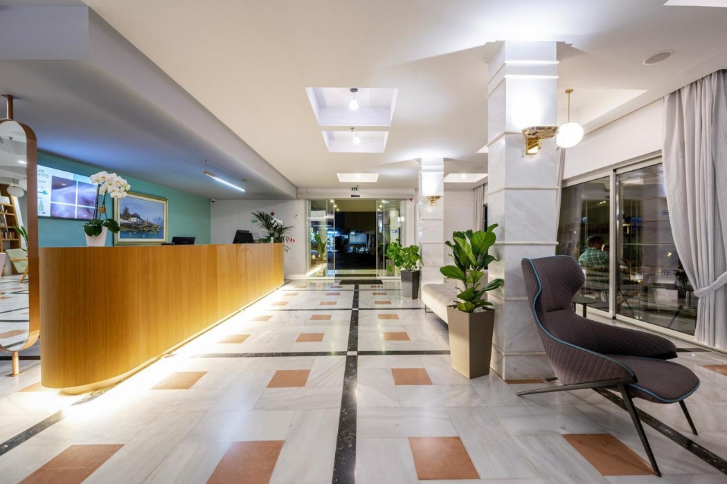 Adele Beach Hotel 10/71