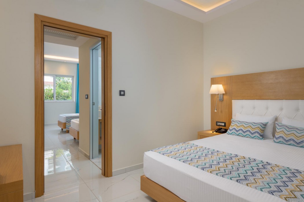 Oceanis Park Hotel 17/88