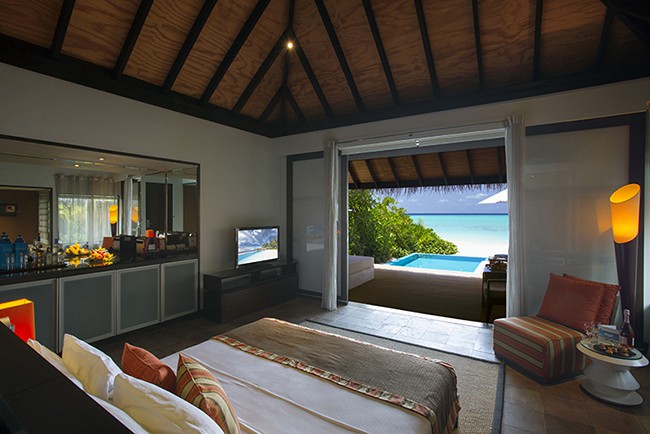 BEACH VILLA WITH POOL-Transfer Included Speedboat