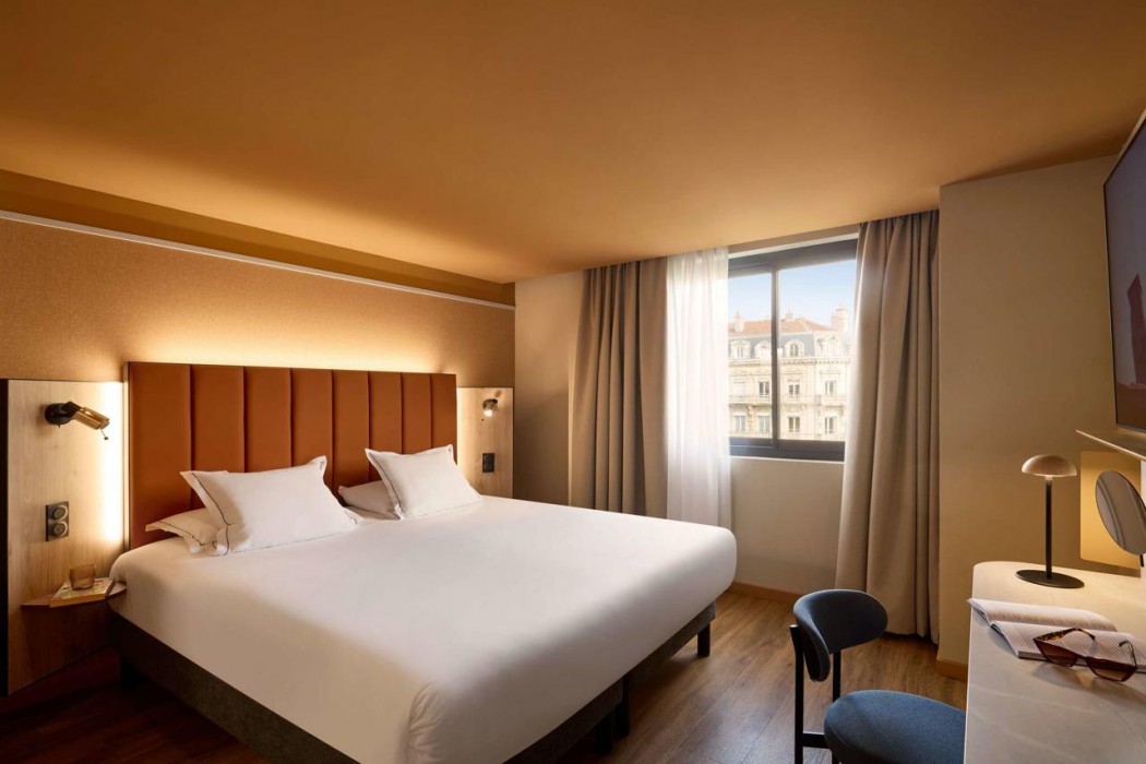 You Hotel de France Valence Handwritten Coll. Q3 26 6/20