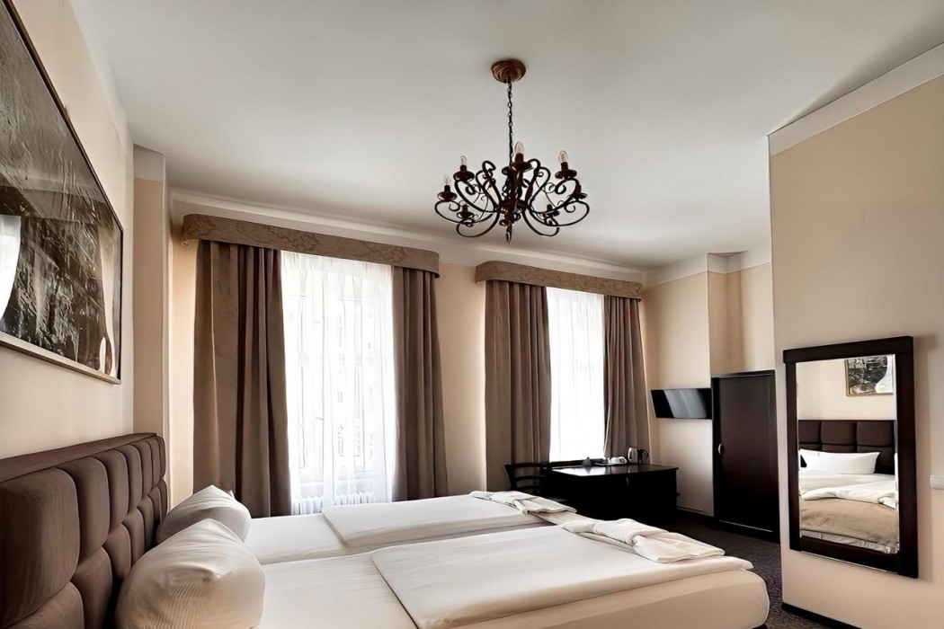 Upper Room Hotel 9/73