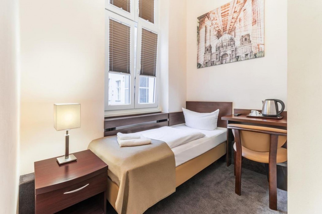 Upper Room Hotel 37/73