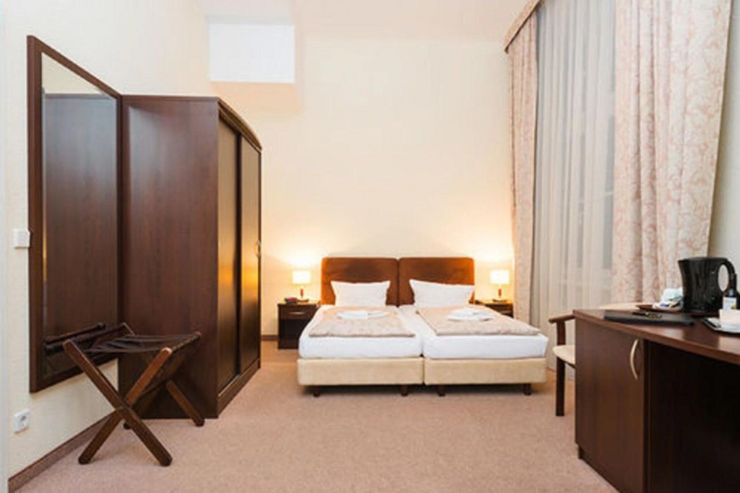 Upper Room Hotel 23/73