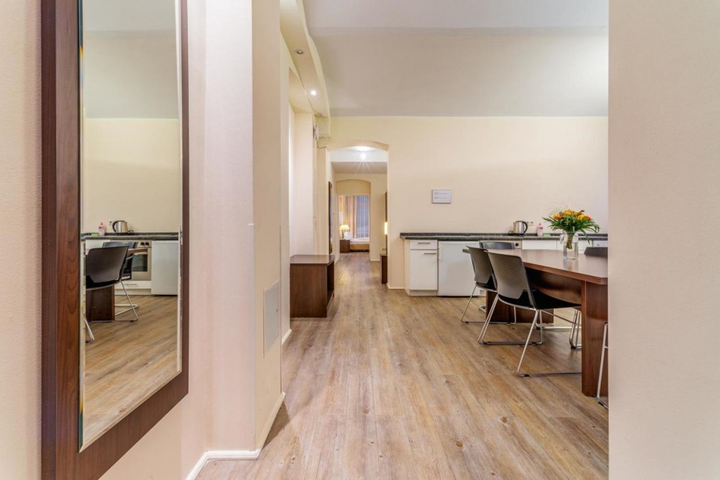 Upper Room Hotel 13/73