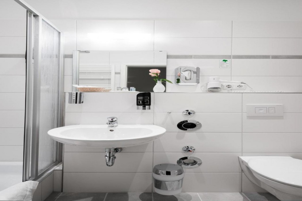 Upper Room Hotel 47/73