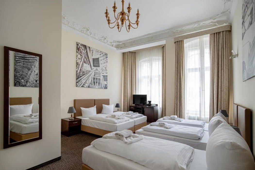 Upper Room Hotel 7/73