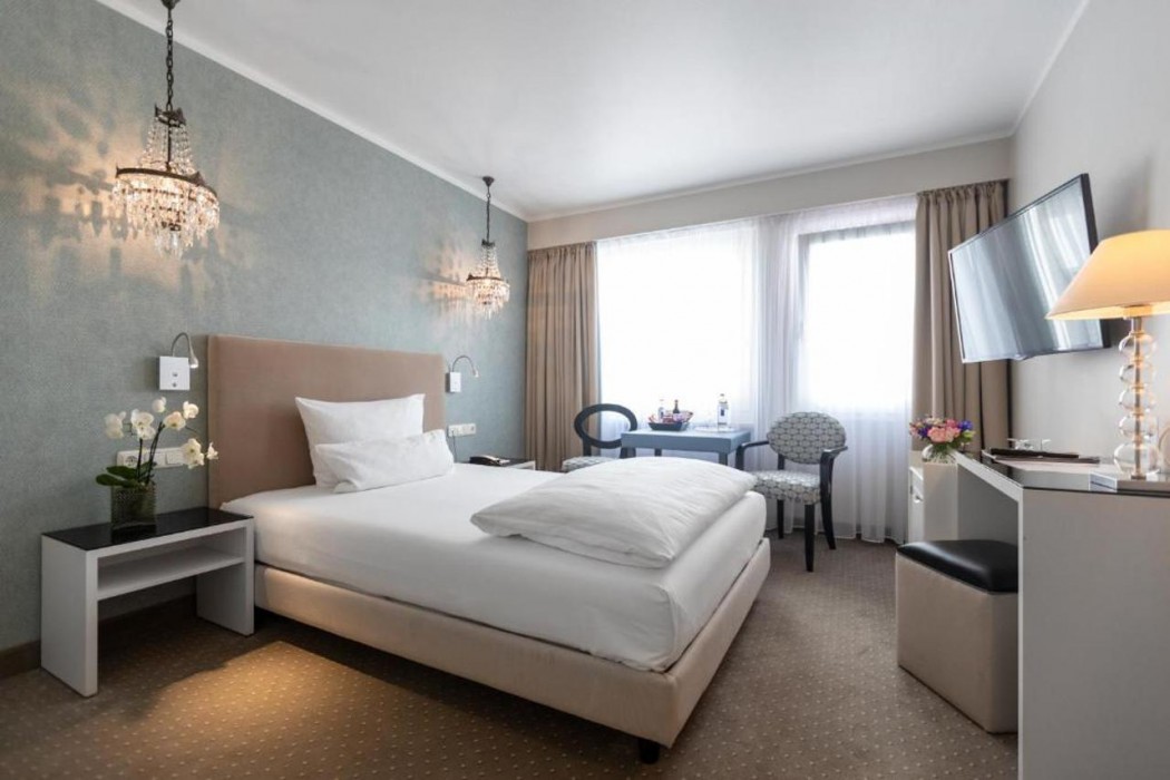 Hotel an der Oper 10/27