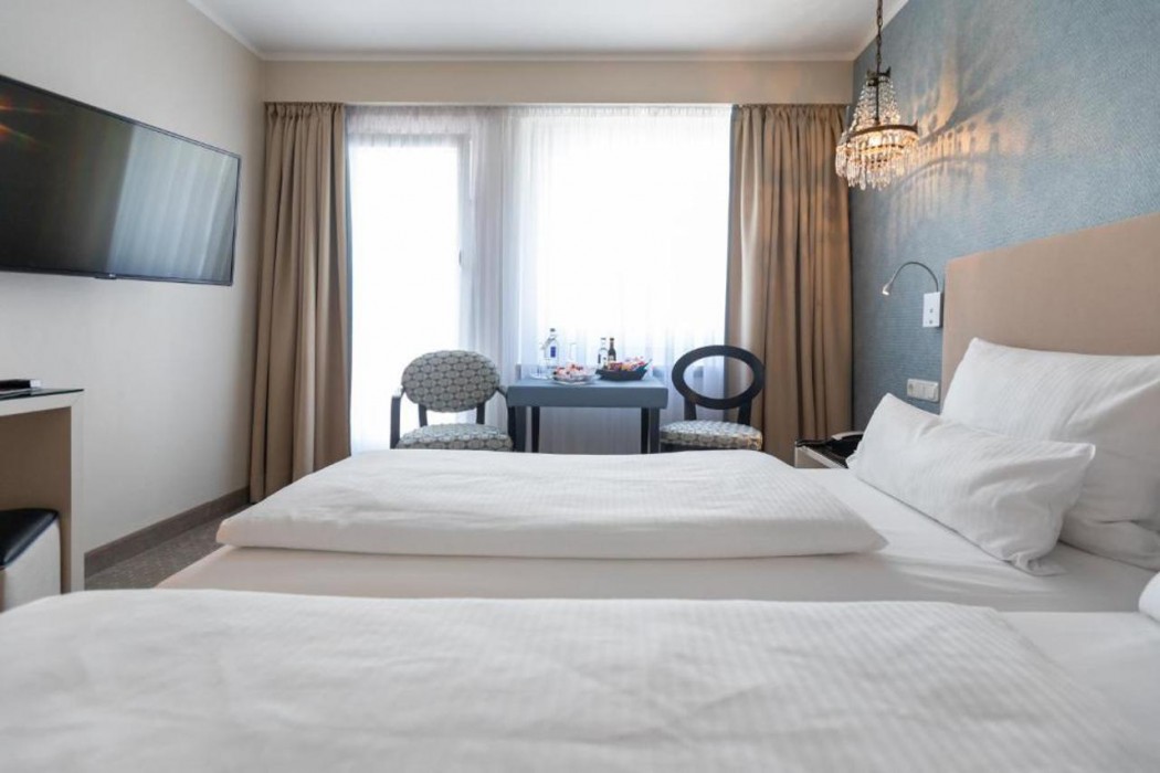 Hotel an der Oper 12/27
