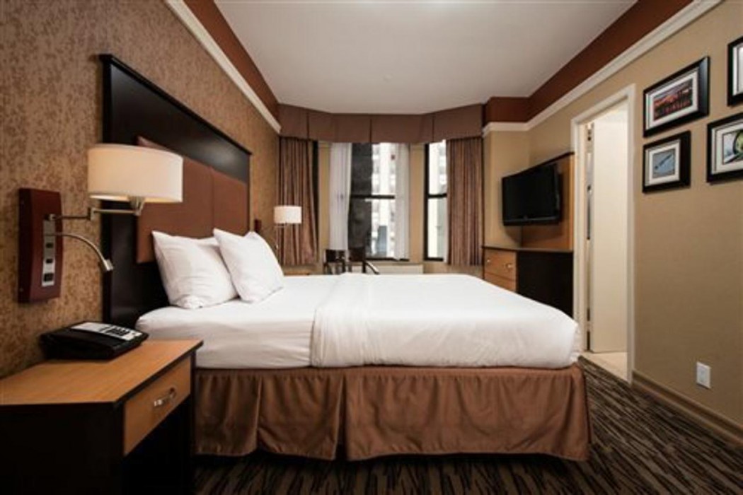 The Hotel at Fifth Avenue 8/29