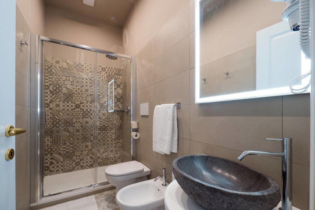 Bramble Luxury Suites 28/85