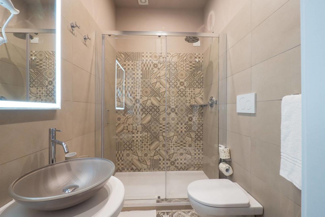Bramble Luxury Suites 24/85