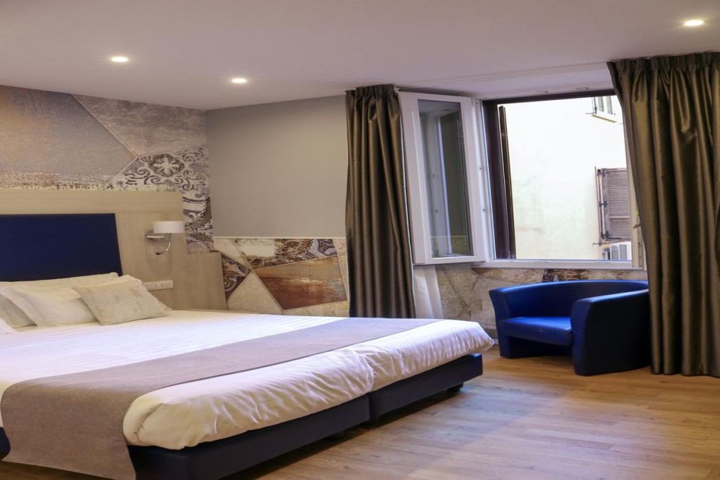 Bramble Luxury Suites 14/85