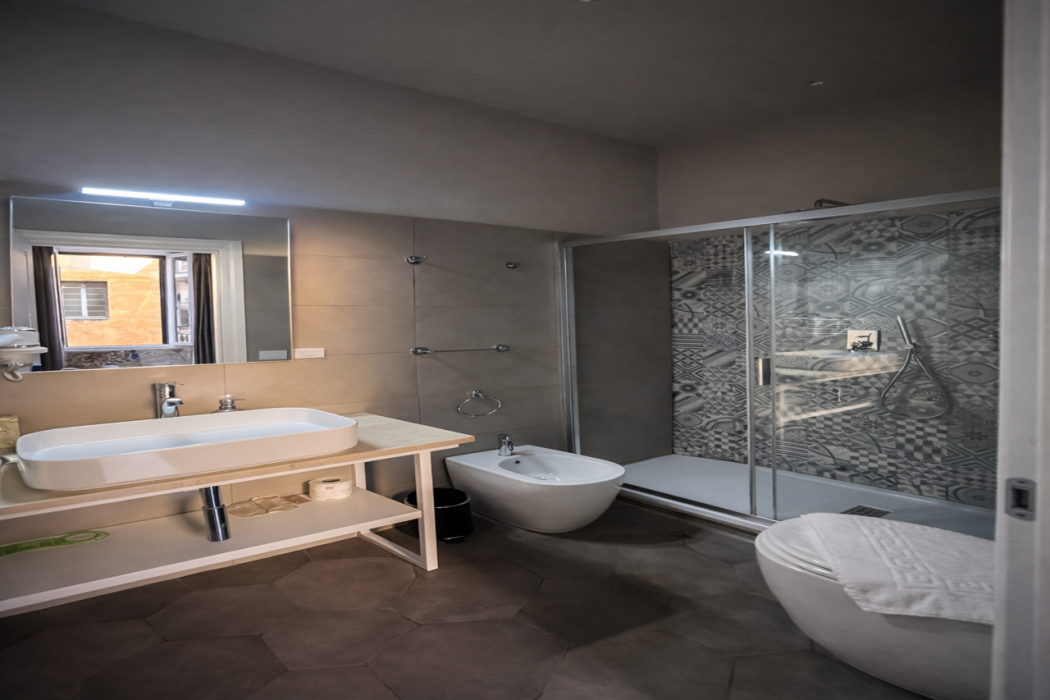 Bramble Luxury Suites 40/85